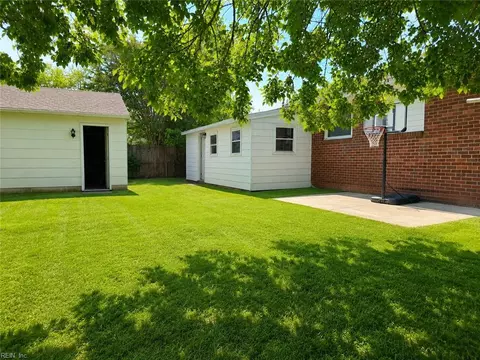Exterior - 1903 Seward Dr, Hampton, VA 23663 photo 3 of 5