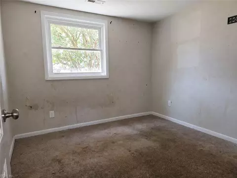 Bedroom - 1903 Seward Dr, Hampton, VA 23663 photo 4 of 4