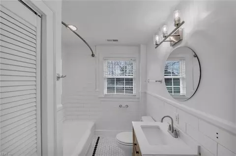 Bath - 1263 W Queen St, Hampton, VA 23669 photo 2 of 2