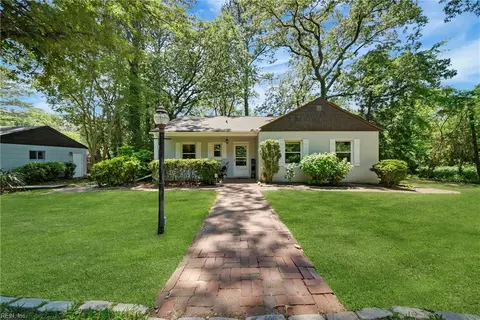 222 Sparrow Rd, Chesapeake, VA 23325