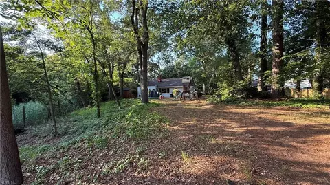 222 Sparrow Rd, Chesapeake, VA 23325