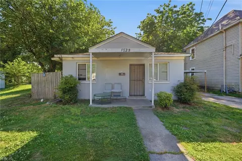 1525 Des Moines Ave, Portsmouth, VA 23704