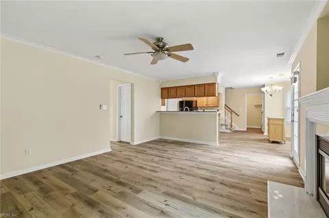 Living - 3 Nicole Ct, Hampton, VA 23669 photo 3 of 5