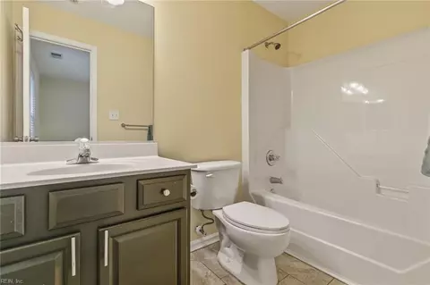 Bath - 3 Nicole Ct, Hampton, VA 23669 photo 4 of 4