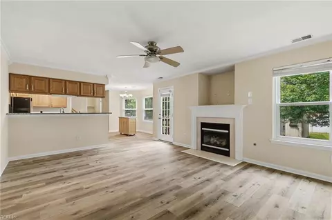 Living - 3 Nicole Ct, Hampton, VA 23669 photo 4 of 5