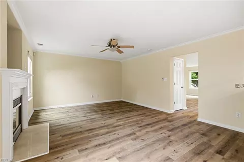 Living - 3 Nicole Ct, Hampton, VA 23669 photo 2 of 5