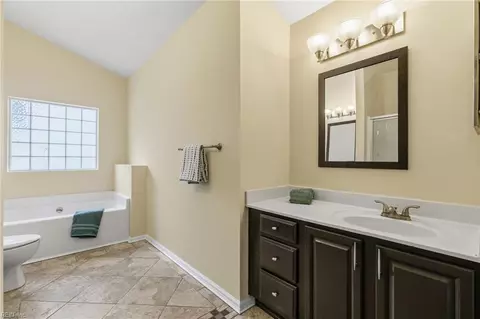 Bath - 3 Nicole Ct, Hampton, VA 23669 photo 1 of 4