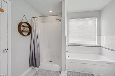 Bath - 509 Owens St, Hampton, VA 23669 photo 2 of 2