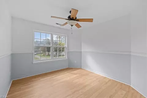 Bedroom - 725 Beach Rd, Hampton, VA 23664 photo 4 of 5