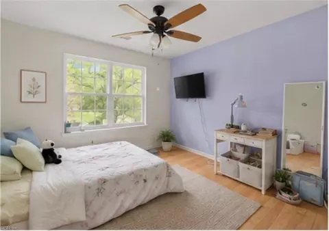 Bedroom - 725 Beach Rd, Hampton, VA 23664 photo 5 of 5