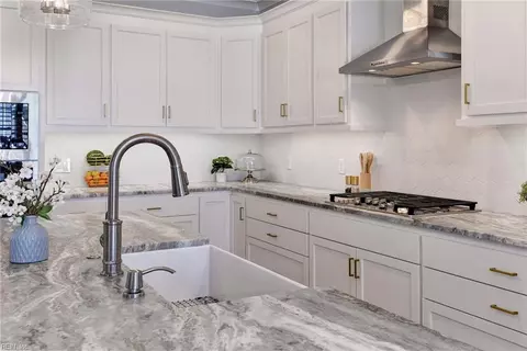 Kitchen - 105 Goffigans Trce, Tabb, VA 23693 photo 4 of 5