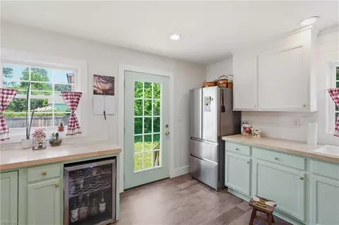 Kitchen - 23 Clover St, Hampton, VA 23669 photo 4 of 7