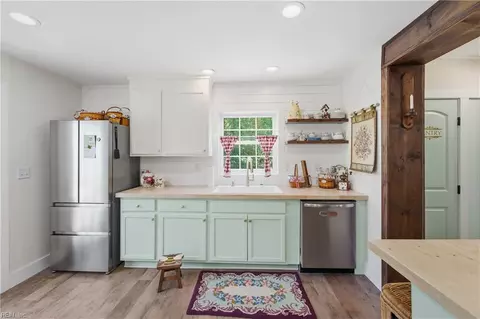 Kitchen - 23 Clover St, Hampton, VA 23669 photo 5 of 7