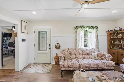 Entry Way - 23 Clover St, Hampton, VA 23669 photo 1 of 6