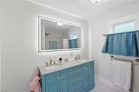 Bath - 23 Clover St, Hampton, VA 23669 photo 4 of 4
