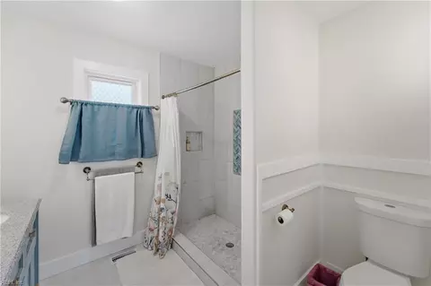 Bath - 23 Clover St, Hampton, VA 23669 photo 3 of 4