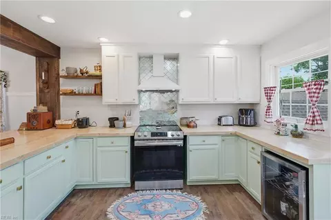 Kitchen - 23 Clover St, Hampton, VA 23669 photo 3 of 7