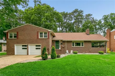 319 Mistletoe Dr, Newport News, VA 23606