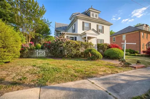 210 Watling St, Urbanna, VA 23175