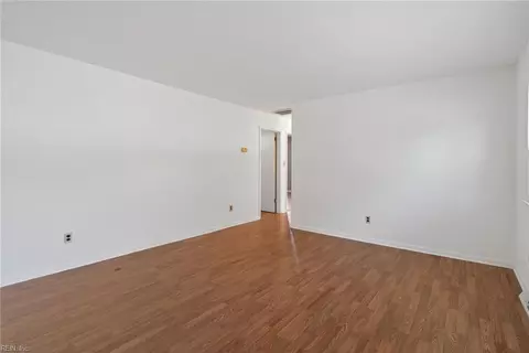 Living - 200 Valirey Dr, Hampton, VA 23669 photo 2 of 5