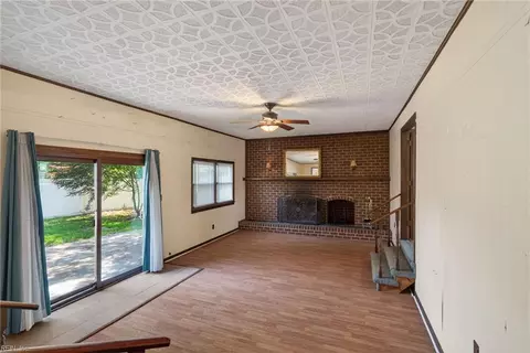 Living - 200 Valirey Dr, Hampton, VA 23669 photo 4 of 5