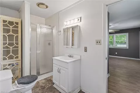 Bath - 200 Valirey Dr, Hampton, VA 23669 photo 1 of 2
