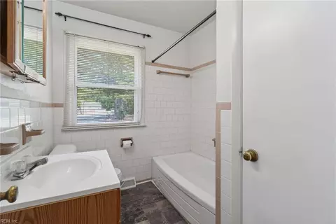 Bath - 200 Valirey Dr, Hampton, VA 23669 photo 2 of 2