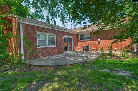 Exterior - 200 Valirey Dr, Hampton, VA 23669 photo 4 of 5