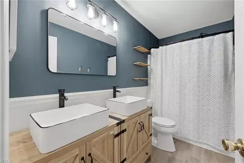 213 Jakes Ln, Newport News, VA 23608