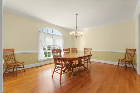 Dining - 7845 Riverwatch Dr, Gloucester, VA 23061 photo 2 of 4