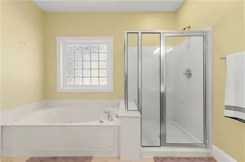 Bath - 7845 Riverwatch Dr, Gloucester, VA 23061 photo 2 of 6