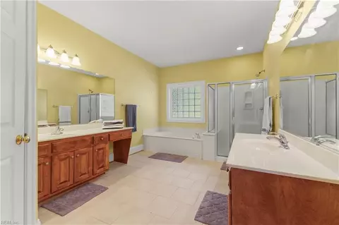 Bath - 7845 Riverwatch Dr, Gloucester, VA 23061 photo 1 of 6