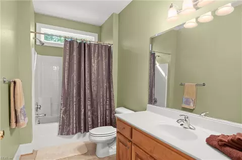 Bath - 7845 Riverwatch Dr, Gloucester, VA 23061 photo 5 of 6