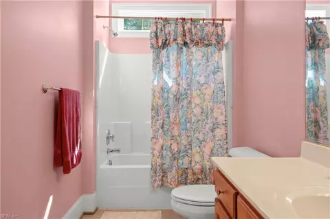 Bath - 7845 Riverwatch Dr, Gloucester, VA 23061 photo 3 of 6
