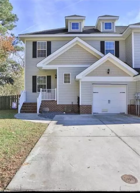 318 Snowberry Ln, Chesapeake, VA 23320