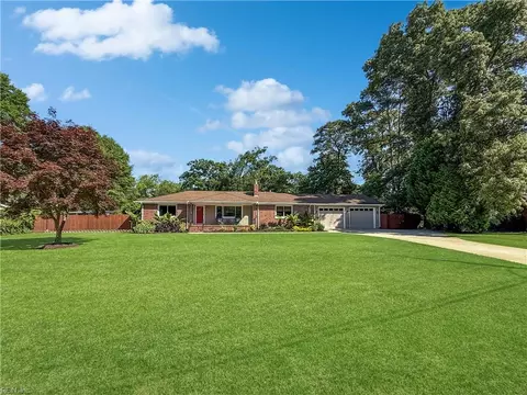 5221 Sweetbriar Cir, Portsmouth, VA 23703