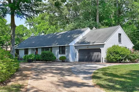 2564 Entrada Dr, Virginia Beach, VA 23456