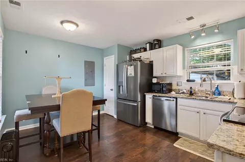 Kitchen - 11 Knox Pl, Hampton, VA 23669 photo 1 of 2