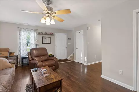 Entry Way - 11 Knox Pl, Hampton, VA 23669 photo 1 of 2