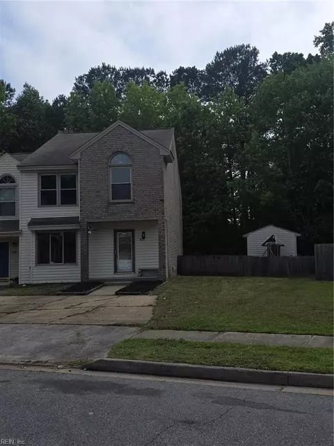 812 S Lake Cir, Chesapeake, VA 23322