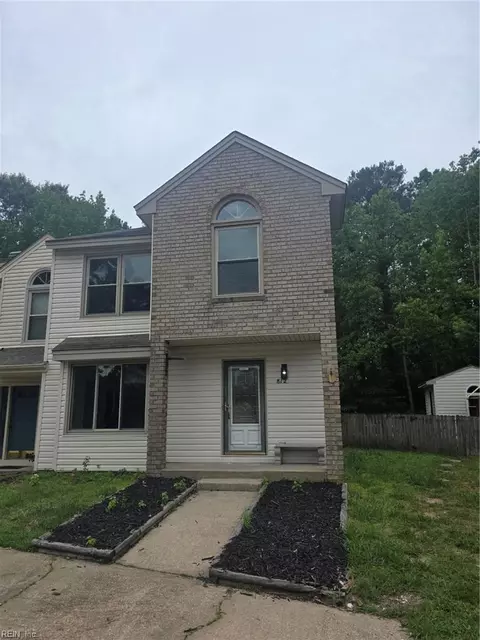 812 S Lake Cir, Chesapeake, VA 23322