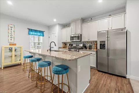 1808 Aft Way, Chesapeake, VA 23323