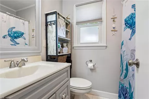 Bath - 2 Pavilion Pl, Hampton, VA 23664 photo 1 of 2