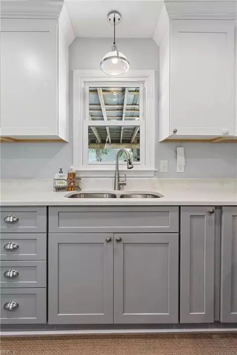 Kitchen - 2 Pavilion Pl, Hampton, VA 23664 photo 4 of 5