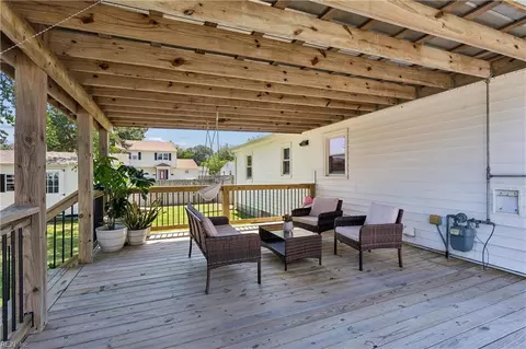 Exterior - 2 Pavilion Pl, Hampton, VA 23664 photo 5 of 15