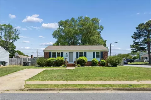 Exterior - 2 Pavilion Pl, Hampton, VA 23664 photo 14 of 15