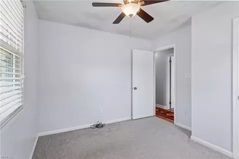Bedroom - 2 Pavilion Pl, Hampton, VA 23664 photo 2 of 5