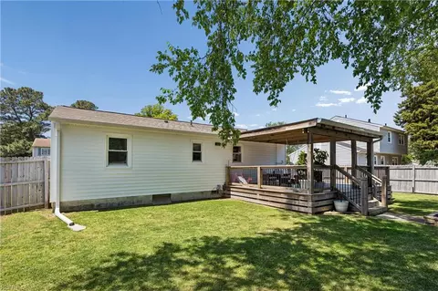 Exterior - 2 Pavilion Pl, Hampton, VA 23664 photo 11 of 15