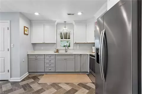 Kitchen - 2 Pavilion Pl, Hampton, VA 23664 photo 1 of 5
