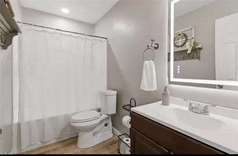 Bath - 6581 Pine Haven Cir, Gloucester, VA 23061 photo 1 of 1
